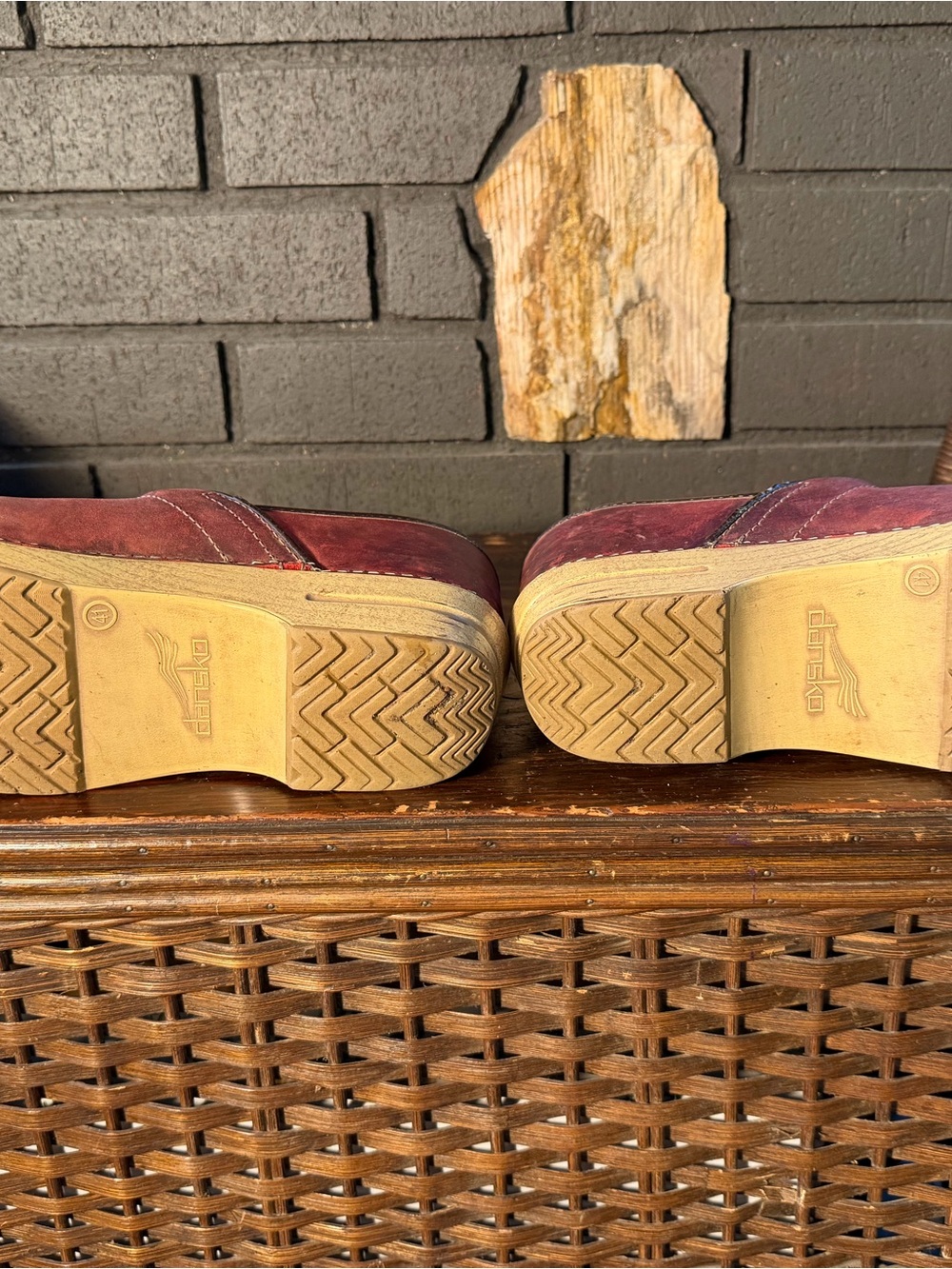 Dansko women’s clogs - burgundy - Picture 6 of 6